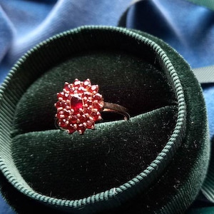 Vintage 10k Gold and Garnet Cluster Ring