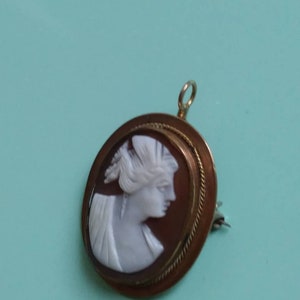 Antique Victorian Carved Shell Cameo Brooch/Pendant