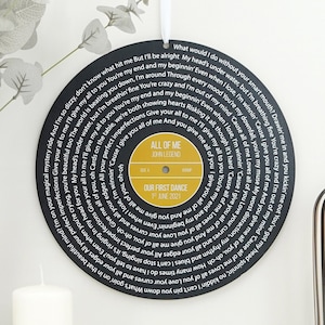 Disco in vinile in legno personalizzato / Testi di canzoni da appendere alla parete / Regalo di nozze o anniversario / Ricordo del primo ballo / VA008