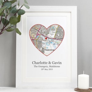 Impression personnalisée de carte de couples | Cadeau personnalisé pour emplacement à domicile | Souvenir d'anniversaire en papier | Cadeau de mariage ou de fiançailles VA032