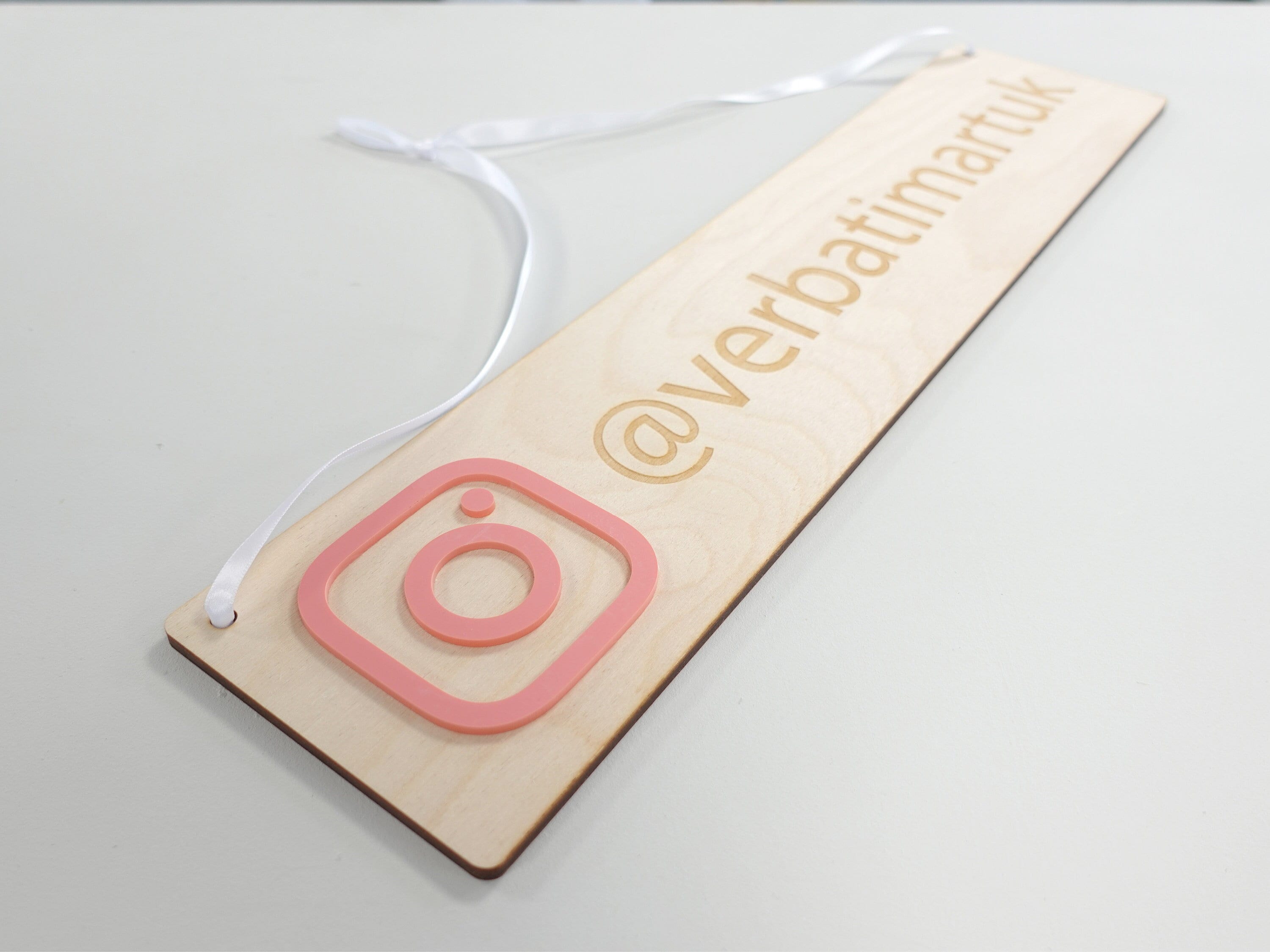 Gepersonaliseerd bord voor sociale media | Aangepaste houten Instagram-plaat voor bedrijf, coffeeshop of ambachtelijke beurs | VA026