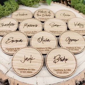 Gepersonaliseerde houten plaatsnamen | Bruiloftstafel couvert | Gegraveerde naamkaartjes | Rustiek tafeldecor | Aangepaste naamkaartjes VA205