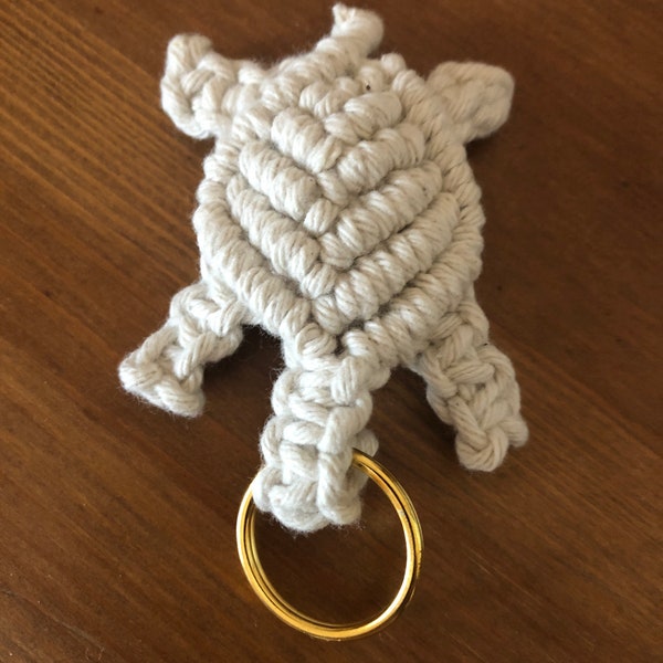 Porte clés Tortue beige en macramé