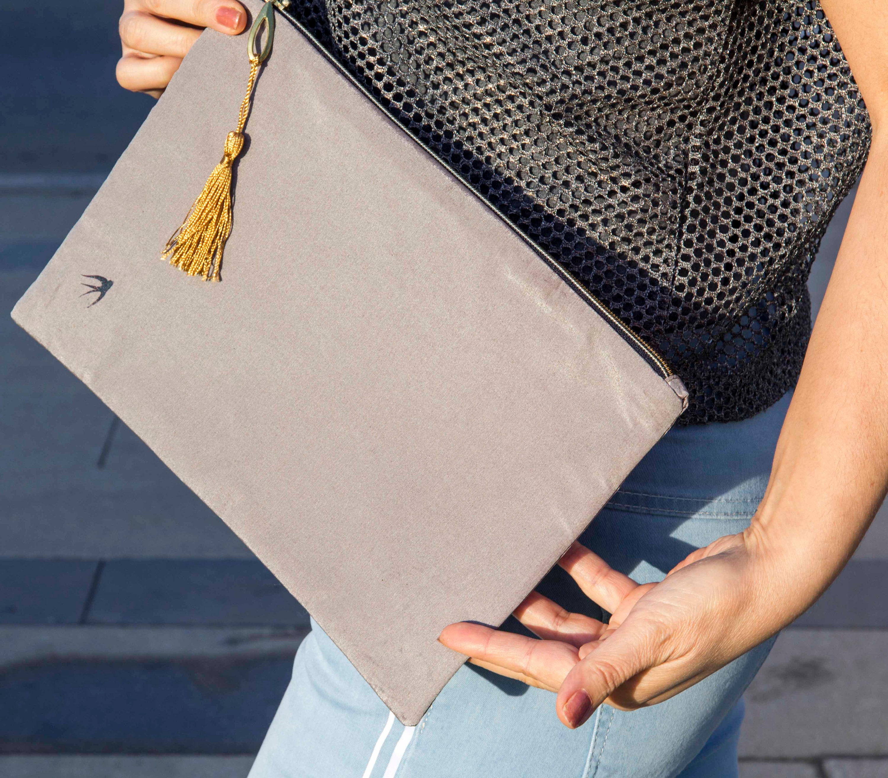 Clutch Taschen. Die Farben sind hellblau schwarz beige mit Etsy