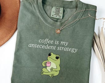 Camiseta "El café es mi estrategia antecedente", camiseta Comfort Colors®, camiseta divertida de BCBA, camiseta ABA, camisetas de terapia ABA, camisetas de RBT