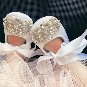 Baby Taufschuhe Weiß Baby Mädchen Satinschuhe, Krippe Schuhe, 1er Geburtstag Party Hochzeit, Strass Schuhe Baby dusche Geschenk.