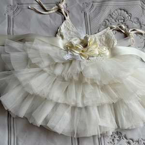 Ivory Flower girl dress,  Lace Baby toddler dress,tulle tutu flower girl dress, 1ers Birthday dress