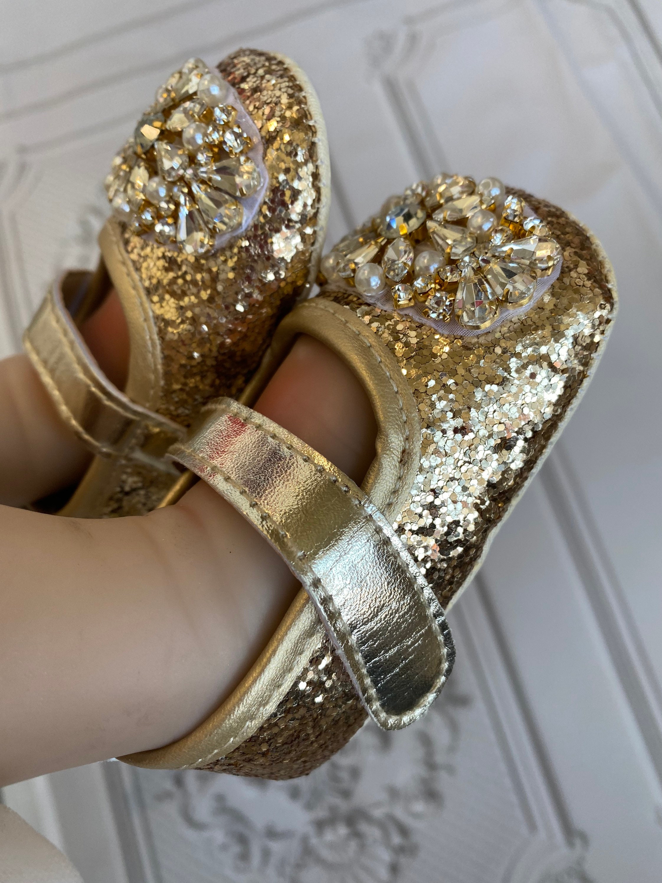 Amazon.com | Slippers For Women Gold Glitter Bathroom Sandals House Slides  Soft Thick Sole For Indoor Outdoor | Slides