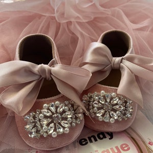Dusty Pink baby girl shoes,crib shoes,1er birthday  party wedding,  silver rhinestones shoes baby shower gift.