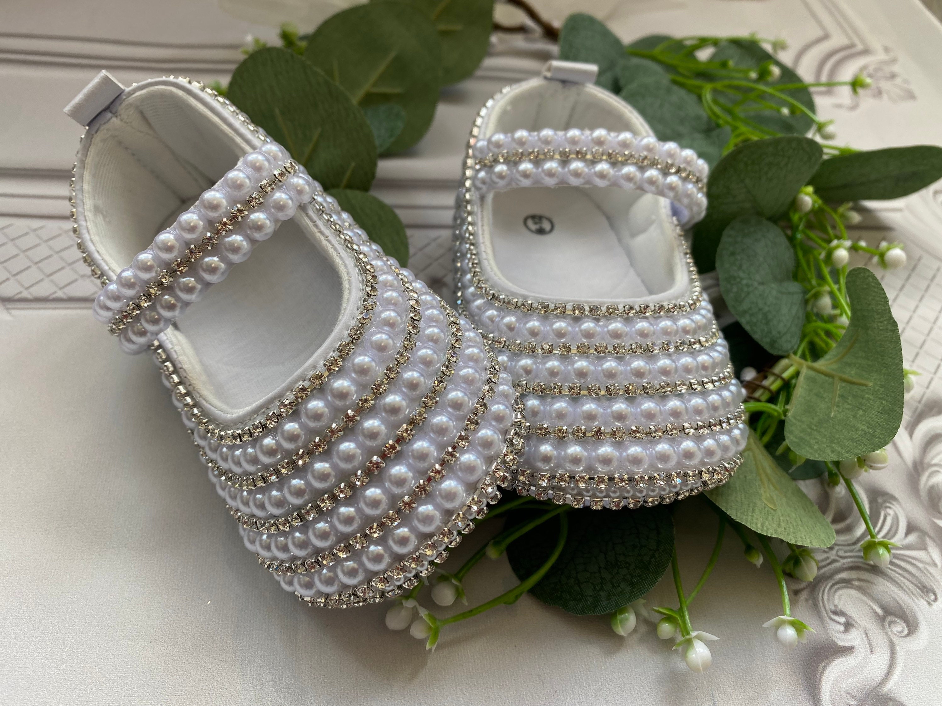 Pearl Ribbon Baby Shoes Set, White / 1