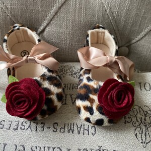 Baby booties,baby girl shoes,infant cute shoes, baby shower gift.