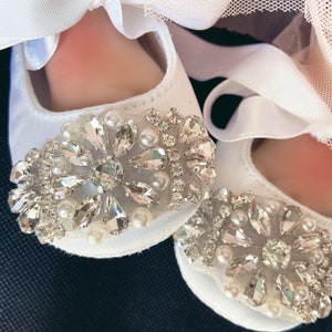 White Satin baby girl crib shoes, baptism party rhinestones baby shoes 6-12 months.