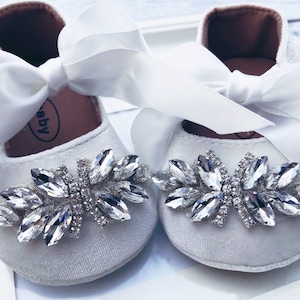 Baby girl shoes ,baptism white Shoes, 1es birthday party shoes,wedding crib shoes, baby booties ,baby shower gift