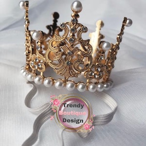 Fascia per capelli da neonata con coroncina dorata e strass: accessorio per foto con tiara di perle