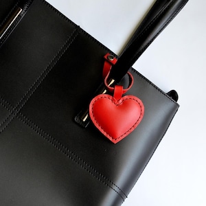 llavero, dije para bolso con forma de corazón, dije para bolso con forma de corazón de cuero, regalo de Galentine, dije para bolso, corazón de cuero, llavero con forma de corazón, tickpick,