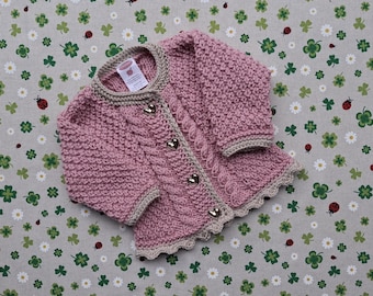Trachtenjacke Mädchen Strickjacke rosa Pullover Zopfmuster Babyparty Jacke handgestrickt Taufe Hochzeit Geschenk Kleid Taufkleidung Dirndl