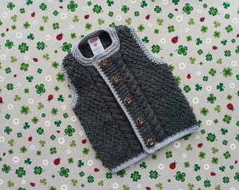 Trachtenweste Größe 80/86 anthrazit grau Pullunder gestrickt Trachtenjacke für Junge Pullover Taufe Taufkleidung Geschenk Geburt Babyshower