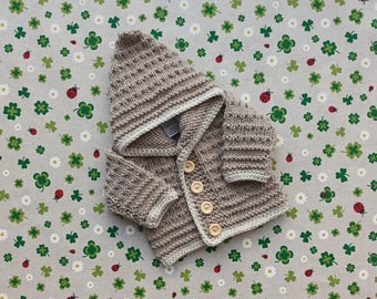 Strickjacke mit Kapuze braun beige Babyjacke Neugeboren Geschenk zur Geburt Babyparty Kindergeburtstag Pullover KapuzenjackeJunge Babyshower