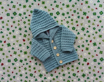 Strickjacke mit Kapuze blaugrün Strickjacke Babyjacke Geschenk Geburt Taufe Babyshower Babykleidung gestrickt Pullover Kindergeburtstag