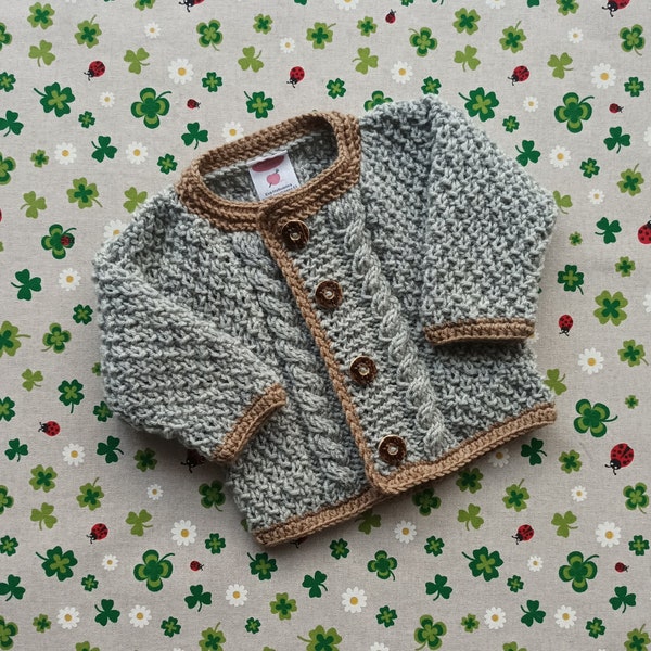 Trachtenjacke hellgrau hellbraun Junge Taufe Babyparty gestrickt  Taufkleidung Geschenk Geburt Babyshower Hochzeit Pullover Strickjacke