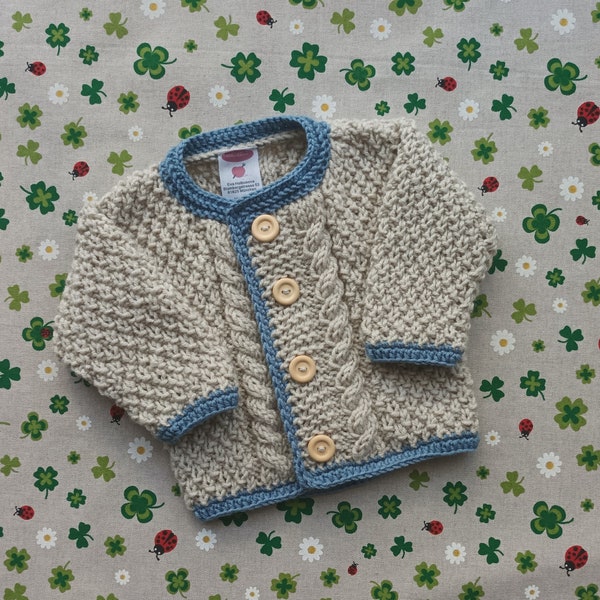 Trachtenjacke beige blau Junge Taufe Babyparty gestrickt Babyjacke Kindergeburtstag Taufkleidung Geschenk Babyshower Pullover Strickjacke