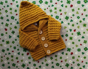 Strickjacke mit Kapuze Babyjacke gestrickt senfgelb Kapuzenjacke Geschenk Geburtstag Pullover Hoodie Babyparty Taufgeschenk Kindergeburtstag