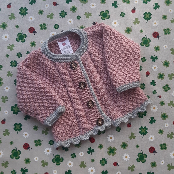 Trachtenjacke für Mädchen ab Größe 62/68 bis Größe 92/98 rosa grau Pullover gestrickt Babyjacke Taufkleidung Taufe Geschenk zur Geburt