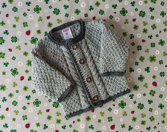 Pullover für Junge ab Größe 62/68 bis Größe 92/98 grau anthrazit Trachtenjacke gestrickt Taufkleidung Taufe Geschenk zur Geburt Janker