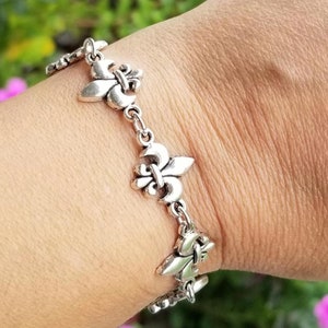 Pulsera de flor de lis, pulsera de plata, joyería de flor de lis, Francia, París, pulsera para mujer, pulsera con dije de flor de lis, regalos para ella