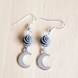 Silver Moon Earrings, Crescent Moon Earrings, Moon Dangle Earrings, Moon Jewelry, Beaded Earrings, Black Earrings, Celestial Jewelry