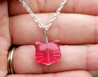 Adorable collier chat, pendentif chat en verre, bijoux chat, collier avec pendentif chat, bijoux thème chat, cadeau pour amoureux des chats, collier chat rose, chats, chat