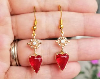 Orecchini pendenti a forma di cuore con strass: regalo romantico e