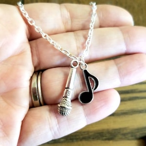 Zilveren achtste noot ketting, muzieknoot ketting, muzieknoot sieraden, achtste noot sieraden, Steve Perry, muzikant cadeau, zanger, microfoon