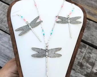 Conjunto de collar y pendientes de libélula con cuentas, conjunto de joyería de libélula único, collar de 61 cm, pendientes colgantes de 5,7 cm, joyería bohemia