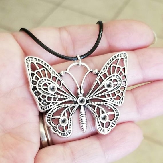 Collana Con Ciondolo Farfalla In Cristallo E Strass – Catena Argentata Regolabile – Gioiello Minimale Per Donna E Ragazza