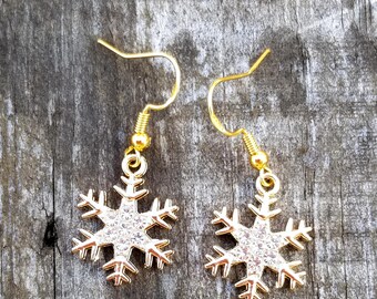 Boucles D'Oreilles Flocon De Neige – Strass Brillants + Boule Peluche Blanche, Style Hiver Noël Doré