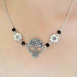 Blumen Schädel Halskette, Silber Schädel Halskette, Schädel & Rosen, Sugar Skull, Schädel-Halskette, Schädel Schmuck, Gothic, Punk, Biker