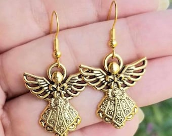 ゴールドの守護天使のぶら下がりピアス、天使のピアス、天使のジュエリー、守護天使、ギフト、天使の羽