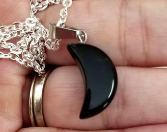 Collana con ciondolo a forma di mezzaluna in onice nero, collana con luna nera, collana con mezzaluna, gioielli in onice nero, gotico, wiccan