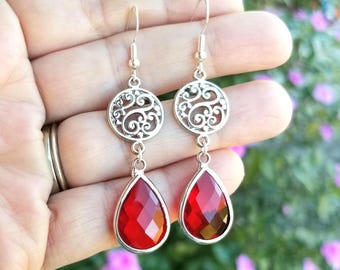 Zilveren robijnrode hangoorbellen, robijnoorbellen, robijndruppeloorbellen, robijnrode sieraden, verjaardag juli, geboortesteenoorbellen juli, rode edelsteen