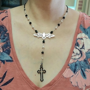Flying Bat Choker Necklace, Bat Necklace, Cross Necklace, Gothic, Bat Jewelry, Halloween Necklace, Halloween Jewery, Goth, Gothic Necklace
