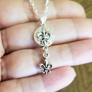 Zilveren fleur de lis-ketting, fleur de lis-sieraden, zilveren ketting, damesketting, ketting met Franse bloemen, royalty, lelie, lente, Parijs