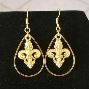 Gold Fleur de Lis Earrings, Fleur de Lis Earrings, Fleur-de-lis Jewelry, French Flower, Dangle, Mardi Gras Earrings, France, New Orleans