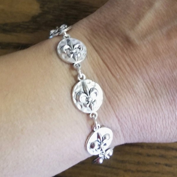 Bracelet fleur de lys, bracelet en argent, bijoux fleur de lys, France, Paris, bracelet femme, bracelet à breloques fleur de lys, cadeaux pour elle