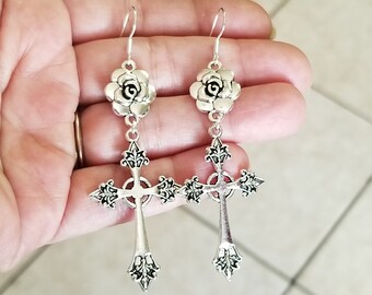 MicVivien Collana/Orecchini Donna in Argento Sterling 925 Ciondolo Croce con Fiore Rosa Collana Crocifisso, Orecchini Croce Rosa Set di Gioielli per Donne e Ragazze