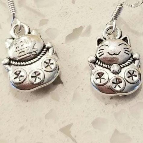 Boucles D'oreilles Chat Porte-bonheur Argentées 15 X 11 Mm - Neuf Sans Emballage