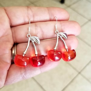 Rote Kirsch Ohrringe, Silber Kirsch Ohrringe, Kirsch baumeln Ohrringe, Kirschschmuck, Kirschen, Rote Ohrringe, Obst Ohrringe, Tropisch, Sommer