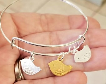 Three Little Birds-armband, tweekleurige sieraden, bedelarmband, verstelbare armband, draadarmband, damesarmband, cadeau vogelliefhebber