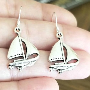 Orecchini in argento sterling, orecchini pendenti a forma di barca a vela, gioielli a forma di barca a vela, orecchini in argento, orecchini da donna, oceano, spiaggia, onde, estate, vela