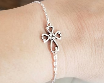 Bracciale con croce, Bracciale con croce in argento, Bracciale con croce per donna, Gioielli con croce, Gioielli religiosi, Braccialetti con catena in argento, Croce delicata